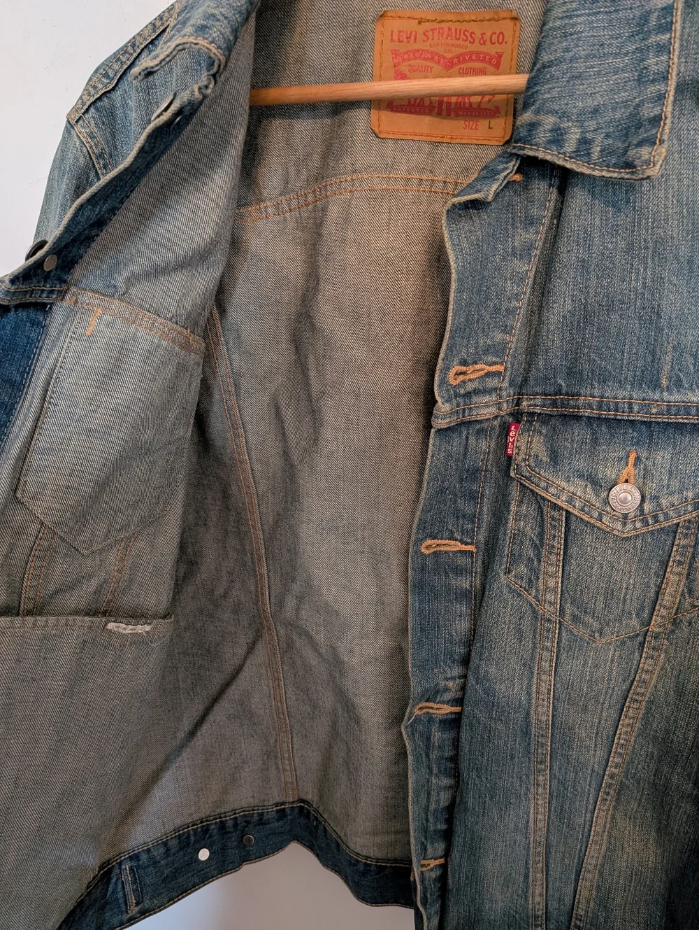 Levi's Light Blue Denim Jacket with Button-Front - Picture 2 of 4